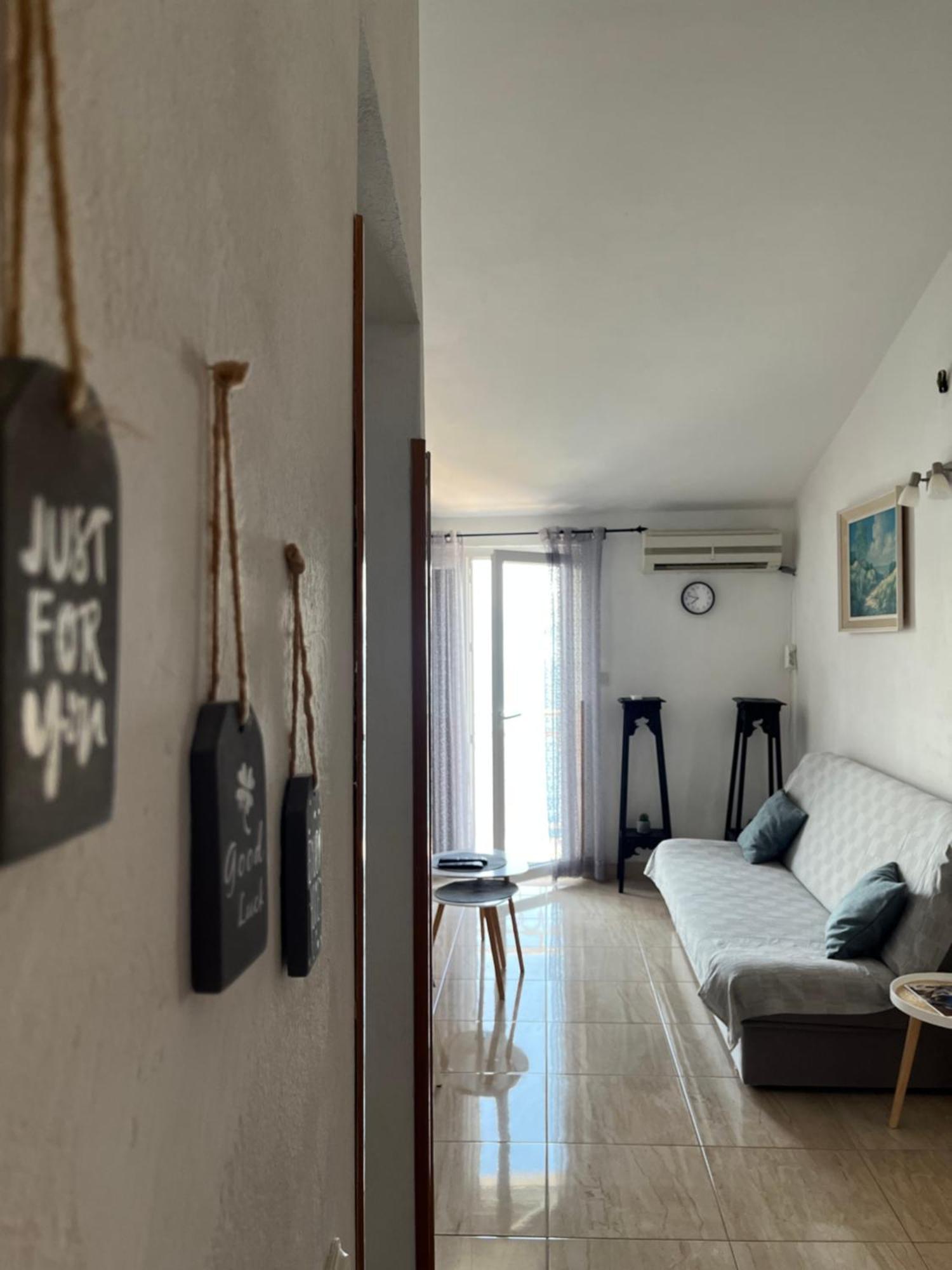 Apartman Gabrijel พอดโกรา ภายนอก รูปภาพ